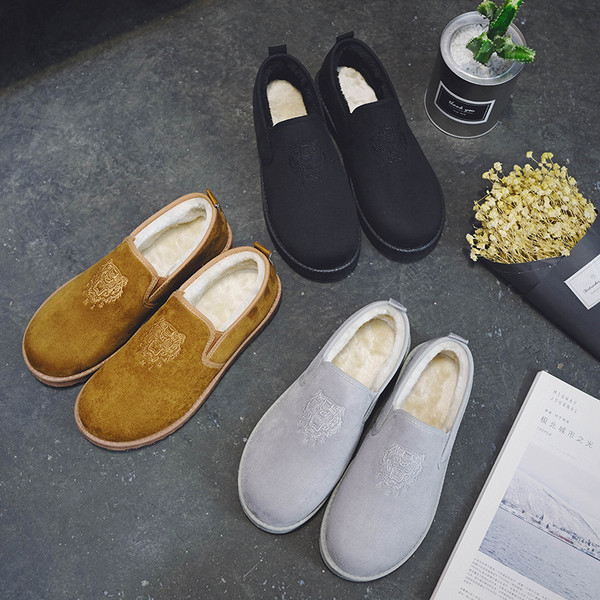 Μοντέρνα χειμωνιάτικα παπούτσια ανδρών σε τρία χρώματα με κεντήματα