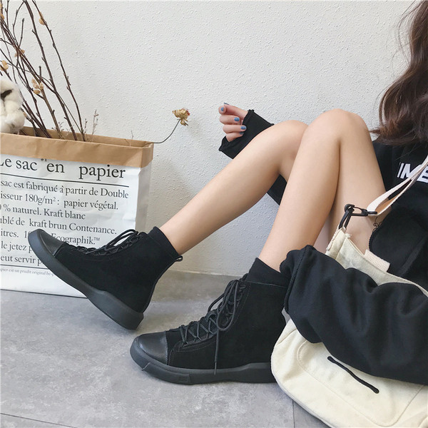 Alkalmi női tornacipő öko velúrból fekete színben