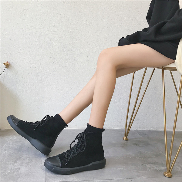 Alkalmi női tornacipő öko velúrból fekete színben