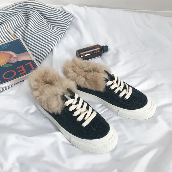 Téli modern női tornacipő pehellyel, két színben