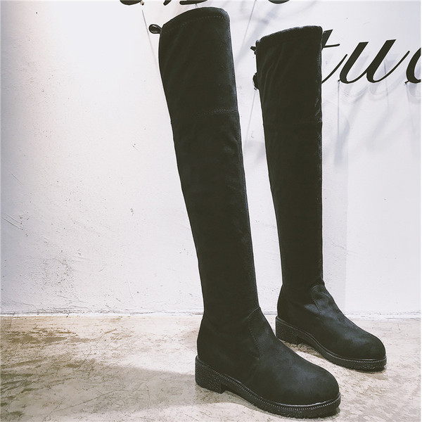 Stílusos női csizma fekete színben - két modell