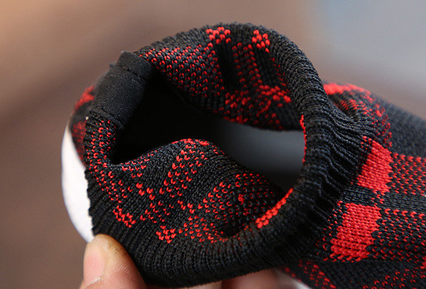 ÚJ gyerek kockás zokni fiúknak három színben