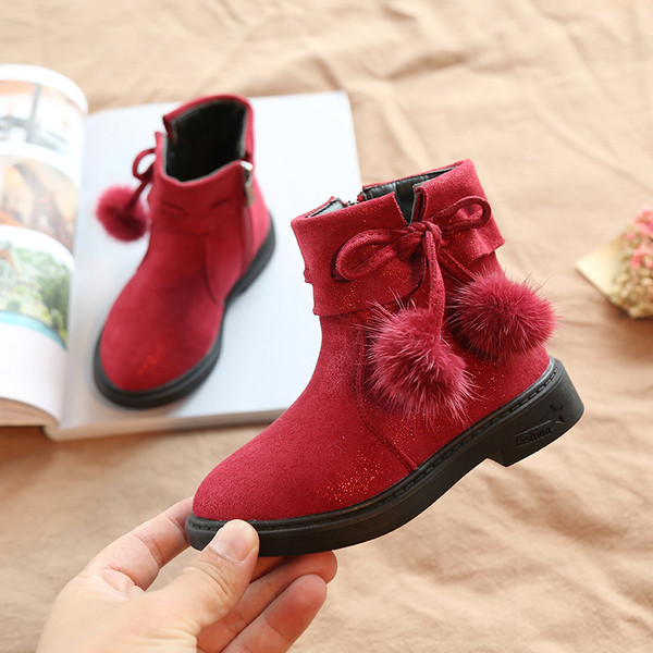 Modern gyerekcsizma szalaggal, két színben