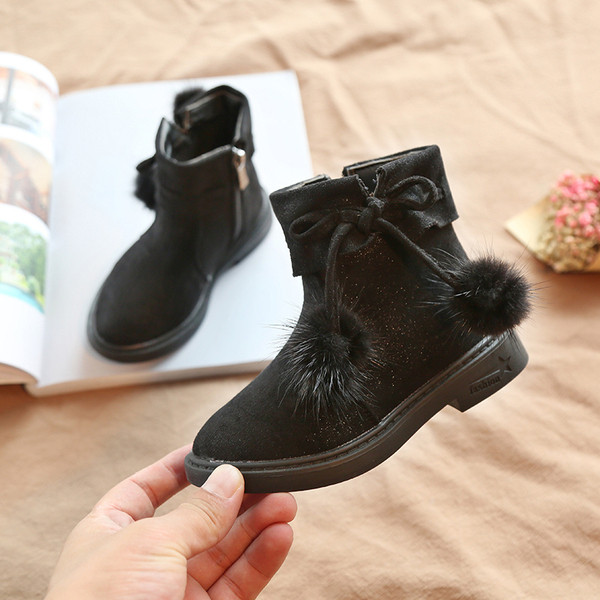 Modern gyerekcsizma szalaggal, két színben