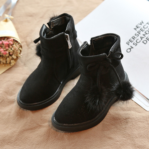 Modern gyerekcsizma szalaggal, két színben