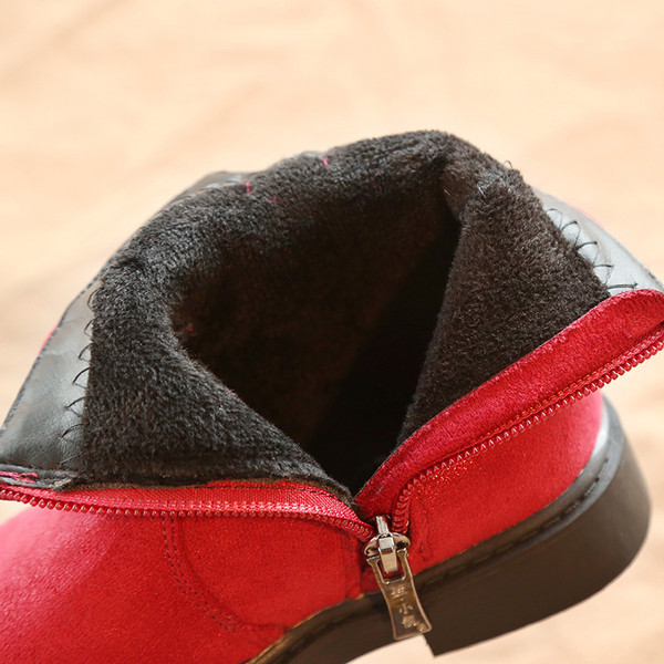 Modern gyerekcsizma szalaggal, két színben