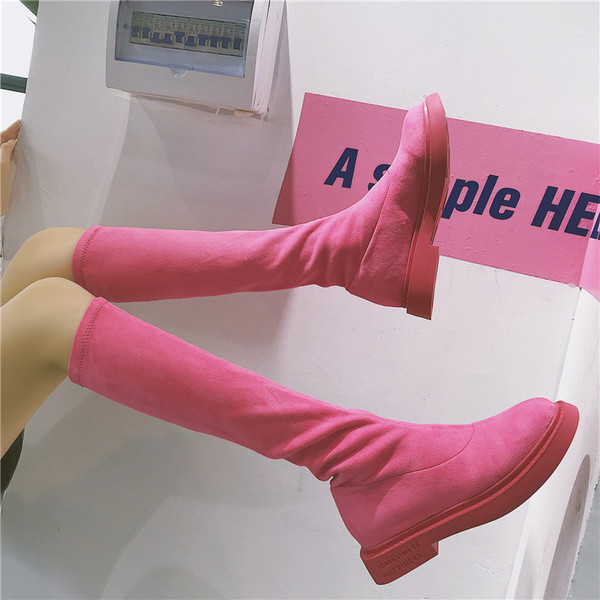 Modern női csizma öko velúrból fekete és rózsaszín színben