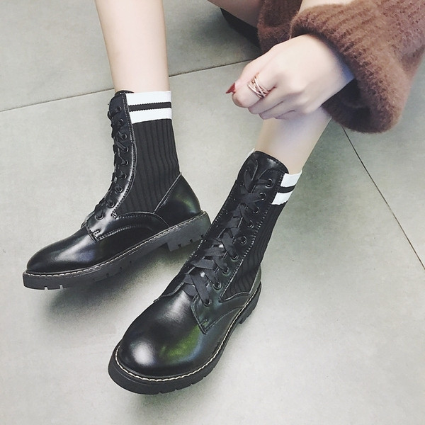 Alkalmi női kubai fehér szegéllyel fekete színben