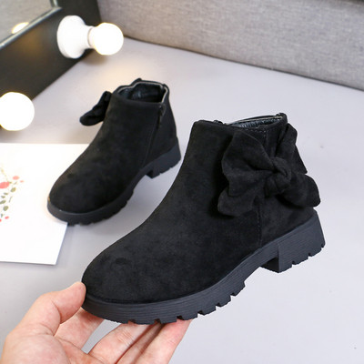 Modern gyerekcsizma durva talppal, szalaggal, három színben