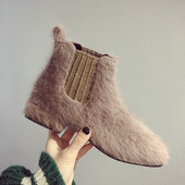 Cizme actuale de puf de damă în negru și maro