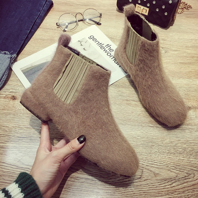 Cizme actuale de puf de damă în negru și maro