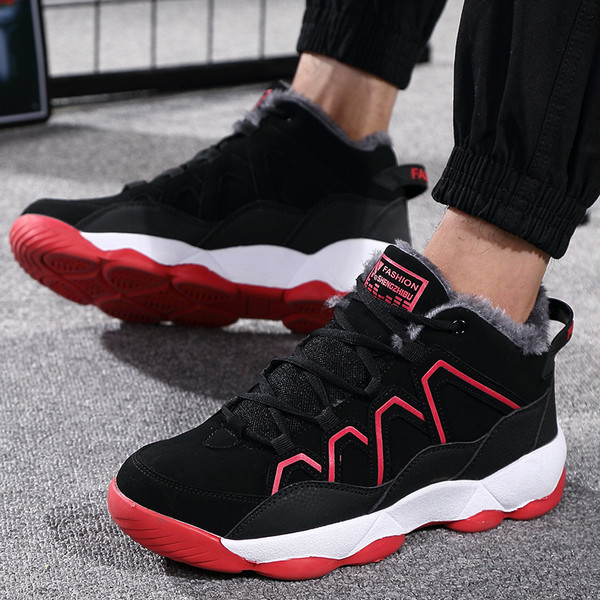 Modern téli sportcipő két színben, férfiaknak és nőknek egyaránt