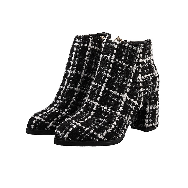 Aktuális női kockás csizma vastag sarkú fekete-fehér színben