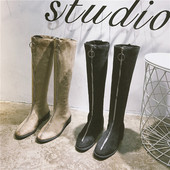 Öko velúrból készült modern női csizma két színben cipzárral