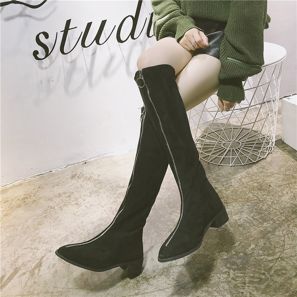 Öko velúrból készült modern női csizma két színben cipzárral