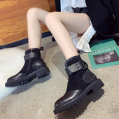 Modern női csizma fekete színben