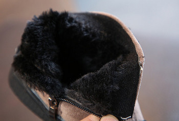 Παιδικές χειμωνιάτικες μπότες για αγόρια σε μαύρο, καφέ και γκρι