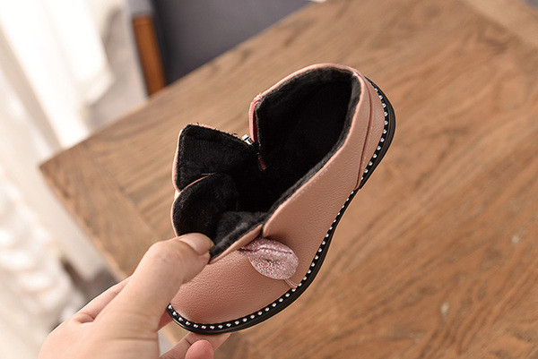 Modern gyerekcsizma három színű szalaggal