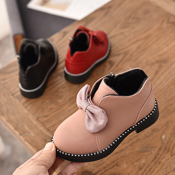 Modern gyerekcsizma három színű szalaggal