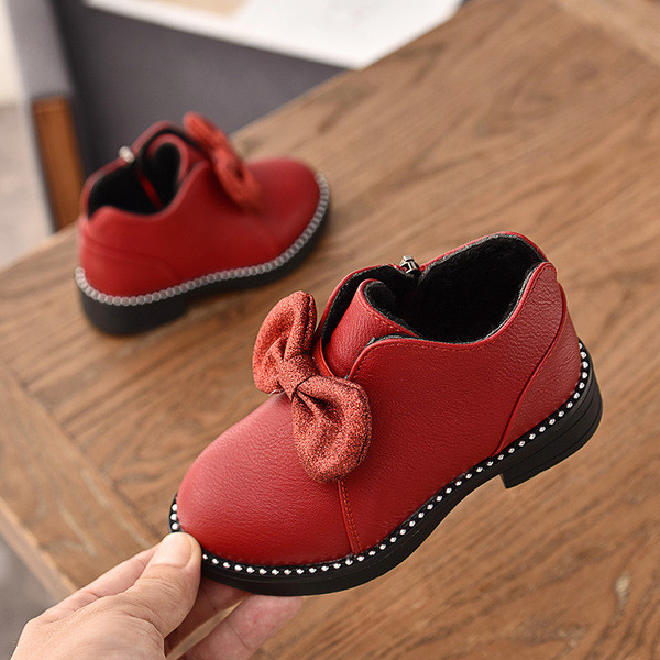 Modern gyerekcsizma három színű szalaggal