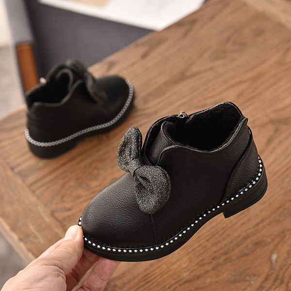 Modern gyerekcsizma három színű szalaggal