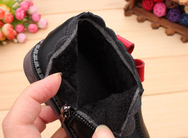 Gyerekcsizma puha béléssel, három színben