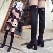 Stílusos női csizma hegyes modell eco bőrből fekete színben