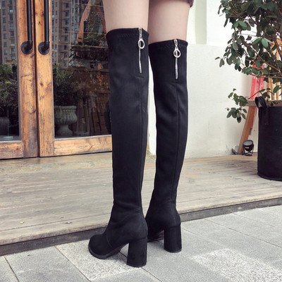 Stílusos női csizma hegyes modell eco bőrből fekete színben