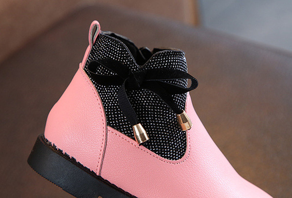 Rózsaszín, piros és fekete téli gyerekcsizma lányoknak