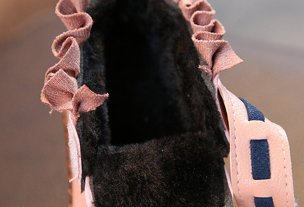 Öko bőrből készült téli gyerekcipő lányoknak fehér, rózsaszín és fekete színben