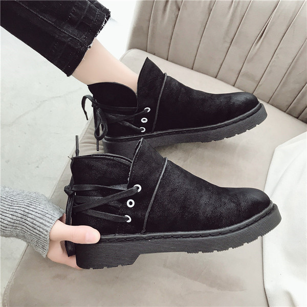 Alkalmi női csizma lapos talppal és fűzővel, két színben