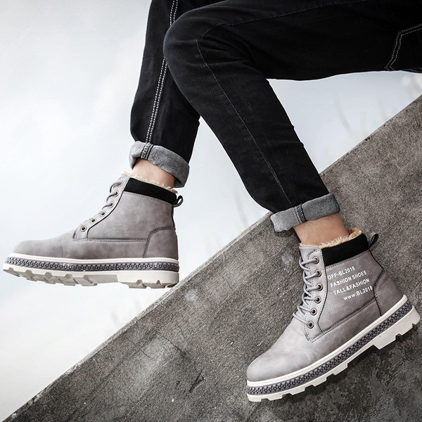 Stílusos férfi csizma három színben felirattal