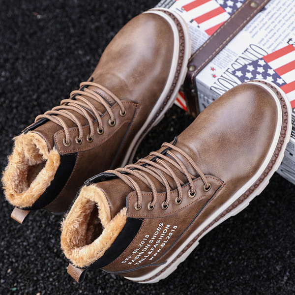 Stílusos férfi csizma három színben felirattal