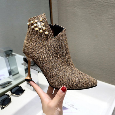 Cizme de dama ascutit cu toc subtire si perle in trei culori