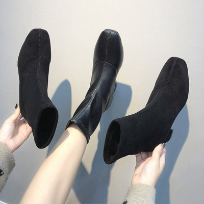 Καθαρίστε μοντέρνες μπότες κυρίες με μαύρο ρεύμα σε μαύρο χρώμα - δύο μοντέλα