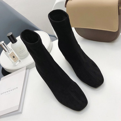 Model simplu de cizme de dama cu toc gros de culoare neagra - doua modele