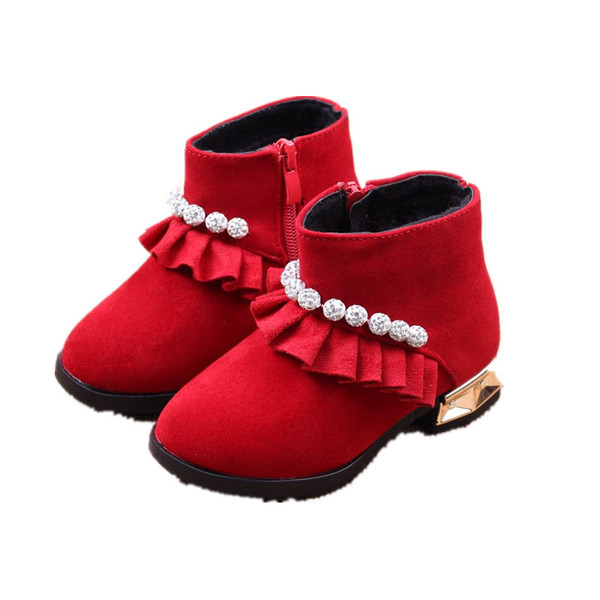 Öko velúrból készült modern gyerekcsizma fürtökkel és díszgyöngyökkel