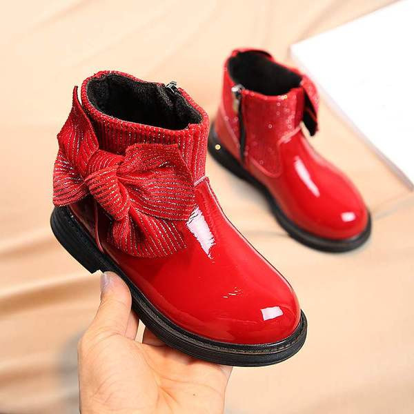 Stílusos gyerekcsizma lányoknak 3D elemmel, több színben