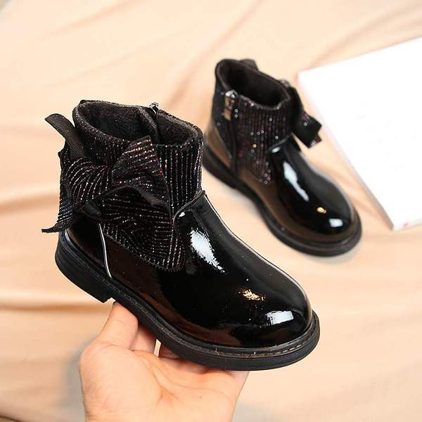 Stílusos gyerekcsizma lányoknak 3D elemmel, több színben