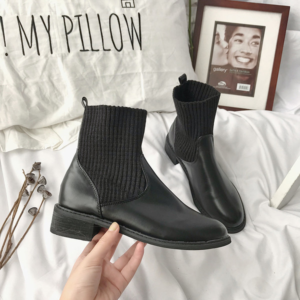 Modern női csizma fekete színben - két modell