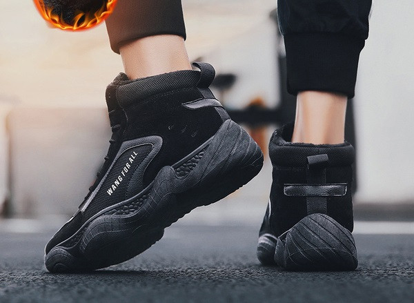 Férfi téli sportcipő három színben