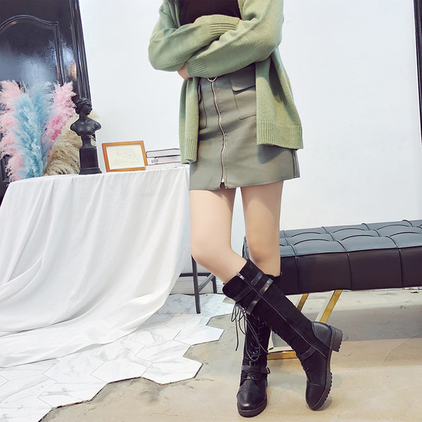 Aktuális női csizma fűzős és pántos három színben