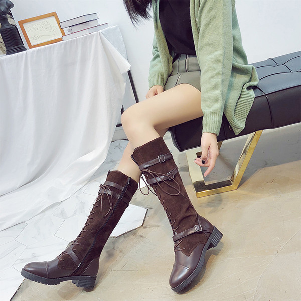 Aktuális női csizma fűzős és pántos három színben