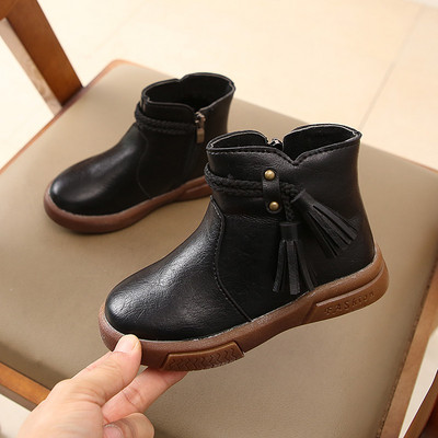 Bojtdíszítésű gyerekcsizma három színben