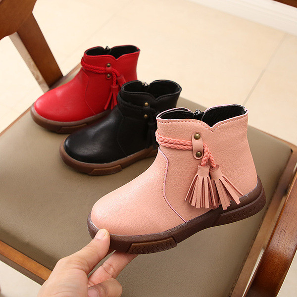 Bojtdíszítésű gyerekcsizma három színben