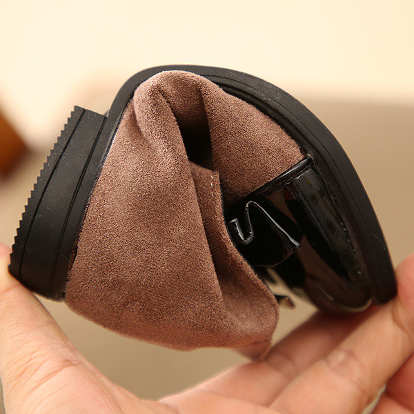 Gyerekcsizma három színben szalagos díszítéssel