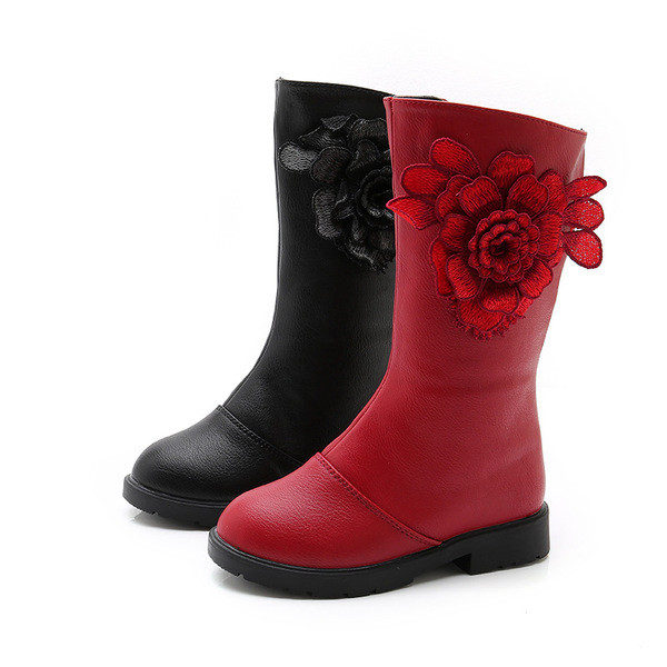 Modern, eco bőrből készült gyerekcsizma lányoknak fekete és piros 3D elemmel