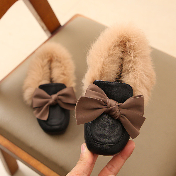 Pehelyes téli gyerekcipő lányoknak szalaggal