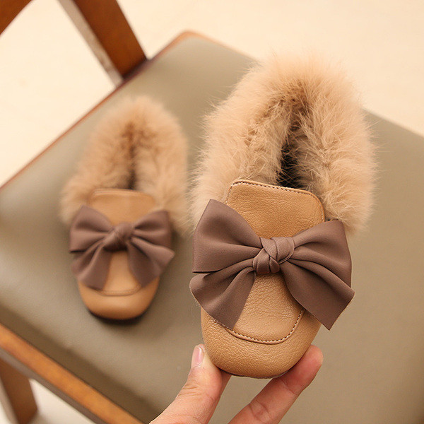 Pehelyes téli gyerekcipő lányoknak szalaggal