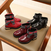 Téli csizma lányoknak több színű szalaggal